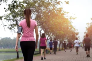 prática esporte exercícios físicos, caminhada